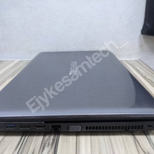 TOSHIBA SATELLITE L850 laptop