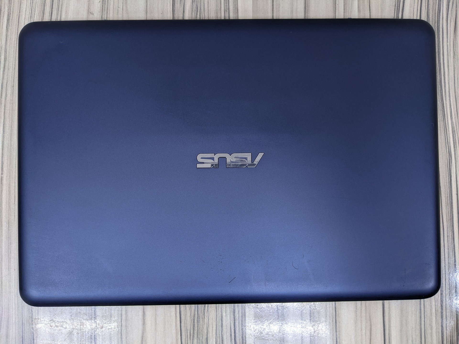 Asus E200H Notebook PC laptop - ESOCITY